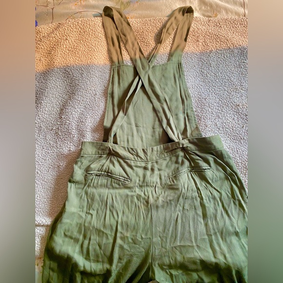 Sage green overalls jumpsuit fairycore embroidered ๐ง๐ปโโ๏ธ๐ฑ - Picture 3 of 8